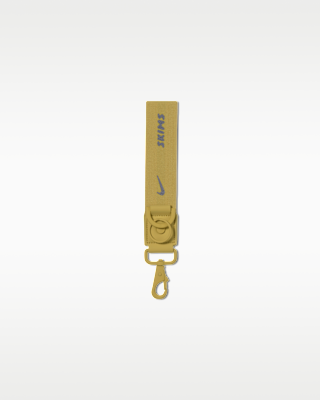 NIKESKIMS+KEYCHAIN.png